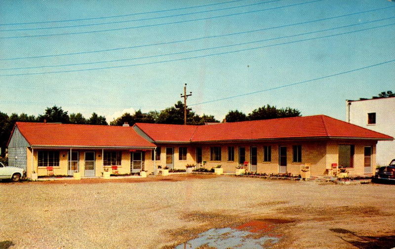 Humphrey's Motel (Humphrey Motel, Happy's Inn Motel)